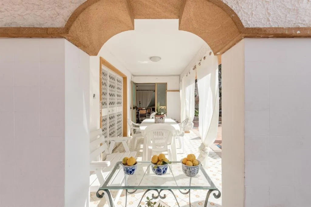 Veranda con giardino di Casa Tolomea, casa in affitto a Mondello